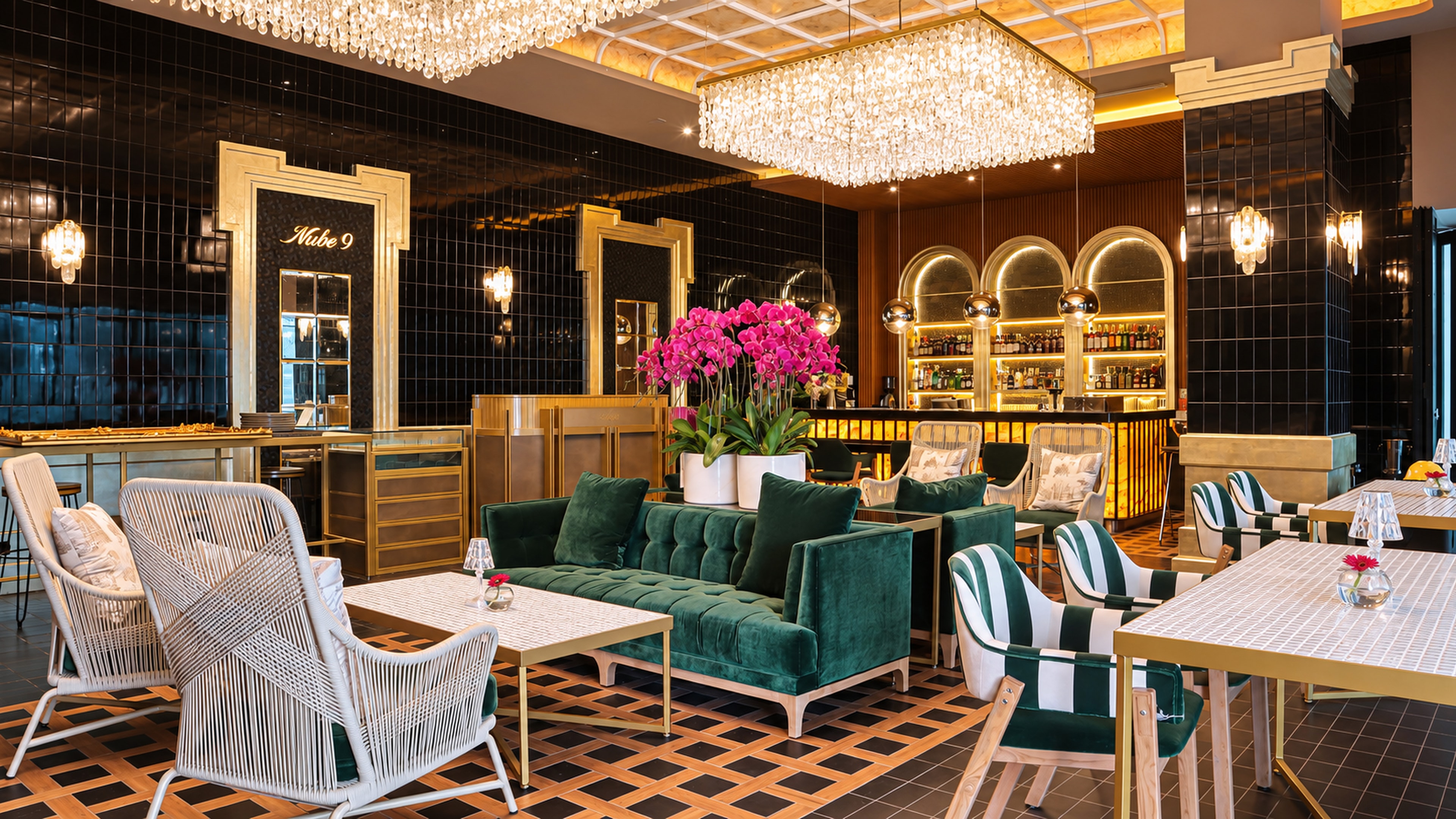 NUBE 9 Skylounge & GOLF Jakarta, Indonesia — by HDG